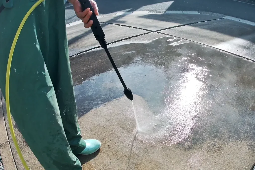 BLASTのサービス①駐車場コンクリート洗浄